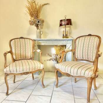 Paire de fauteuils bergères de style Louis XV