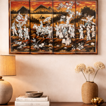 Panneaux vietnamiens anciens en laque et nacre – scène de procession – décor asiatique années 60